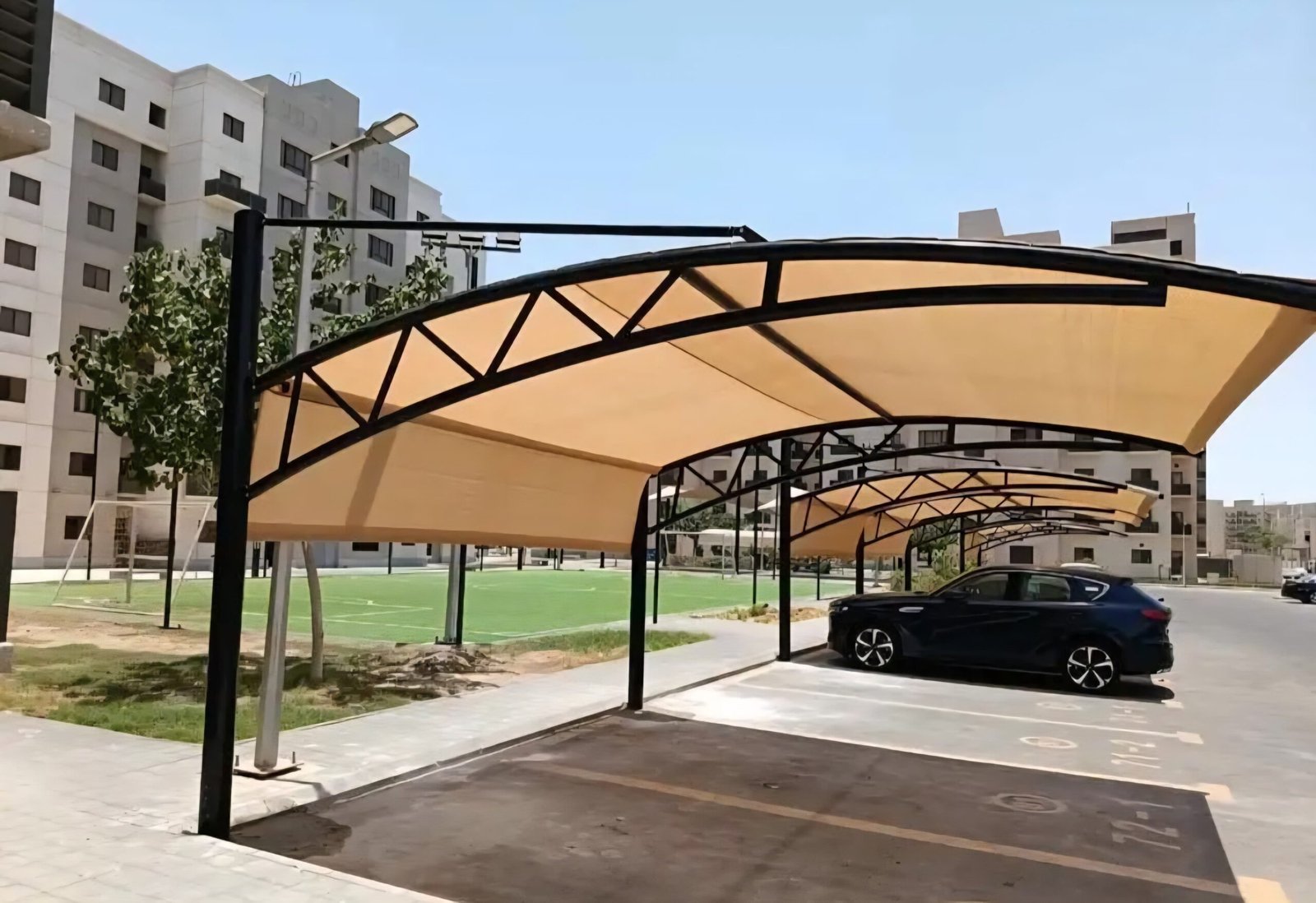 مظلات سيارات للمواقف التجارية والخاصة بتصاميم عصرية ومتانة